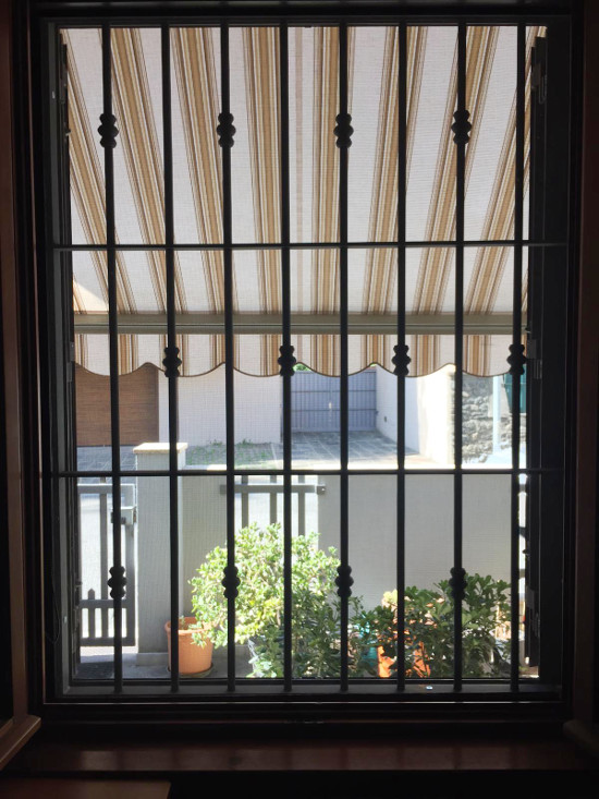 inferriata fissa con decori per finestra a firenze